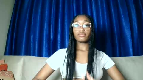 Snapshot of pinkaura_ chatting on 06/19/26, 09:40 PinkyAura online show from 06/19/26, 09:40