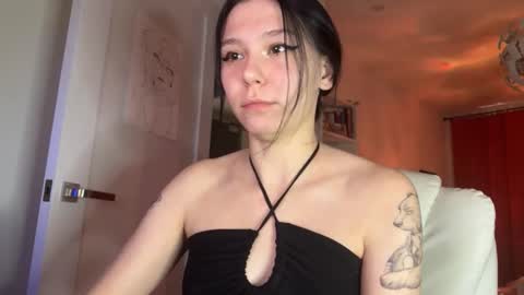 Snapshot of pinkdollylovv chatting on 10/13/25, 09:37 pinkdollylovv online show from 10/13/25, 09:37