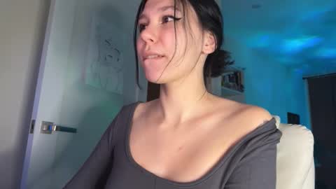 Snapshot of pinkdollylovv chatting on 10/27/25, 10:14 pinkdollylovv online show from 10/27/25, 10:14