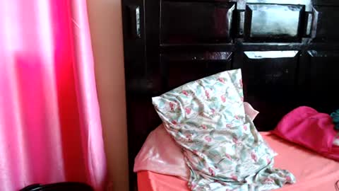 Snapshot of pinkdomina01 chatting on 06/19/26, 08:29 pinkdomina01 online show from 06/19/26, 08:29