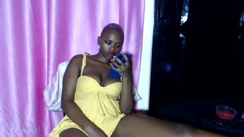 Snapshot of pinkdomina01 chatting on 07/12/26, 09:39 pinkdomina01 online show from 07/12/26, 09:39