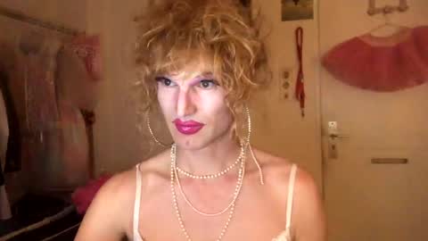 Snapshot of pinkfag chatting on 12/22/24, 07:42 pinkfag online show from 12/22/24, 07:42