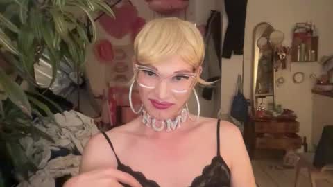 Snapshot of pinkfag chatting on 04/13/26, 03:17 pinkfag online show from 04/13/26, 03:17