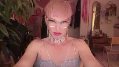 Snapshot of pinkfag chatting on 04/27/26, 06:39 pinkfag online show from 04/27/26, 06:39