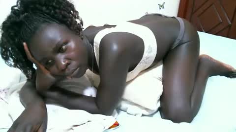 Snapshot of pinkiey_ chatting on 11/01/25, 11:40 pinky online show from 11/01/25, 11:40