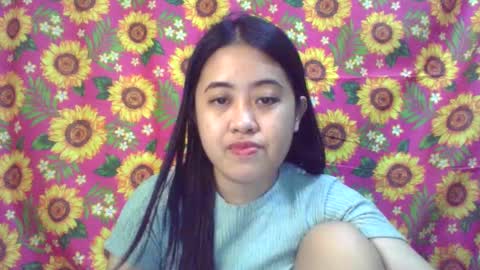 Snapshot of pinkish_shine chatting on 02/04/25, 12:00 Hi its me shine online show from 02/04/25, 12:00