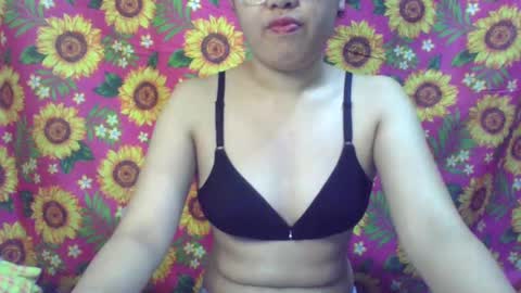 Snapshot of pinkish_shine chatting on 02/05/25, 02:40 Hi its me shine online show from 02/05/25, 02:40