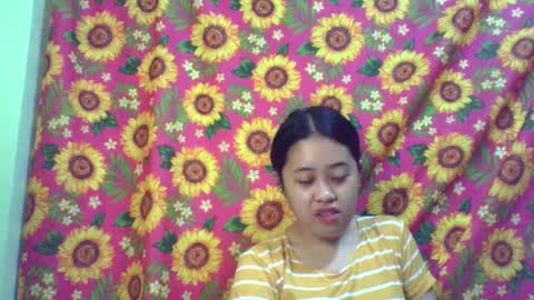 Snapshot of pinkish_shine chatting on 02/10/25, 08:20 Hi its me shine online show from 02/10/25, 08:20