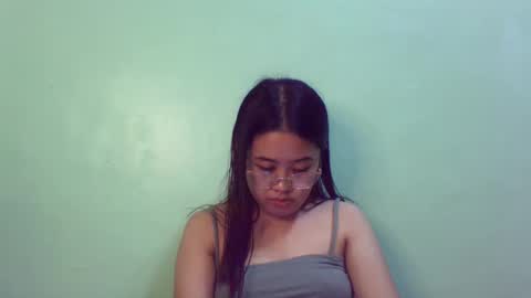 Snapshot of pinkish_shine chatting on 02/13/25, 02:42 Hi its me shine online show from 02/13/25, 02:42