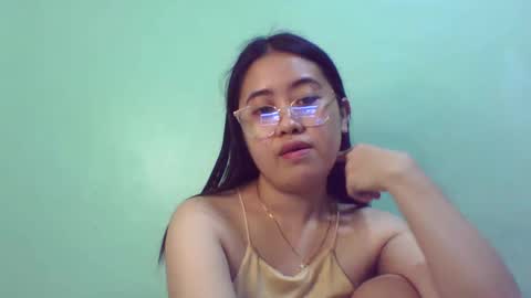 Snapshot of pinkish_shine chatting on 02/15/25, 08:00 Hi its me shine online show from 02/15/25, 08:00