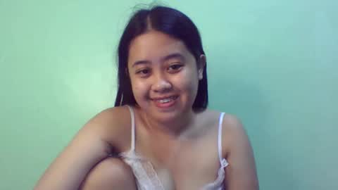 Snapshot of pinkish_shine chatting on 02/21/25, 08:51 Hi its me shine online show from 02/21/25, 08:51