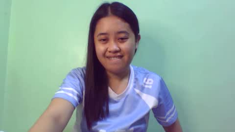 Snapshot of pinkish_shine chatting on 02/23/25, 05:23 Hi its me shine online show from 02/23/25, 05:23