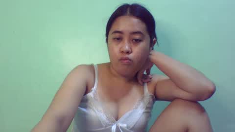 Snapshot of pinkish_shine chatting on 02/23/25, 04:24 Hi its me shine online show from 02/23/25, 04:24