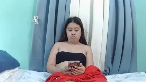 Snapshot of pinkish_shine chatting on 09/18/25, 01:18 Hi its me shine online show from 09/18/25, 01:18