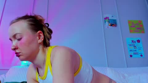 Snapshot of pinkk_lemonade chatting on 04/27/26, 10:46 Mila online show from 04/27/26, 10:46