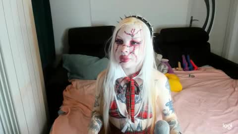 Helen Goat online show from 11/01/25, 02:46