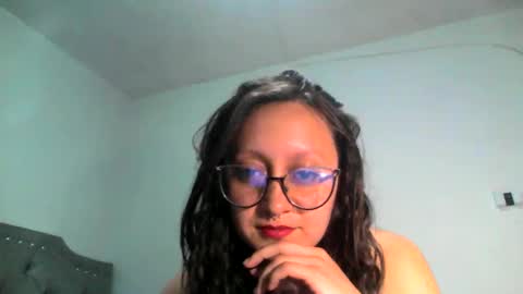 Snapshot of pinkvixen69 chatting on 10/12/25, 05:28 pinkvixen69 online show from 10/12/25, 05:28