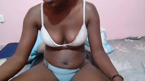 Snapshot of pinky_doll001 chatting on 05/10/26, 12:21 lyracutes online show from 05/10/26, 12:21