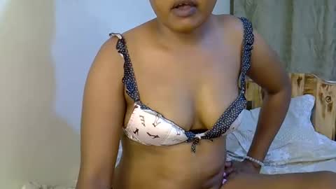 Snapshot of pinky_jules chatting on 03/08/26, 09:51 Browny online show from 03/08/26, 09:51