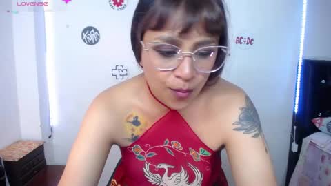 Snapshot of pinky_pinky_ chatting on 04/28/26, 01:49 VIOLETA LOPEZ online show from 04/28/26, 01:49