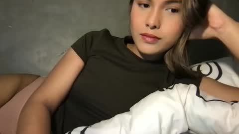 Snapshot of pinky_skylar chatting on 04/05/26, 02:09 taylor-dont forget to follow and give thumps up online show from 04/05/26, 02:09