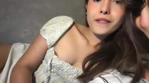 Snapshot of pinky_skylar chatting on 04/19/26, 02:33 taylor-dont forget to follow and give thumps up online show from 04/19/26, 02:33