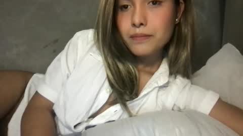 Snapshot of pinky_skylar chatting on 05/21/26, 02:18 taylor-dont forget to follow and give thumps up online show from 05/21/26, 02:18