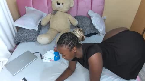 Pinky online show from 11/22/25, 04:11