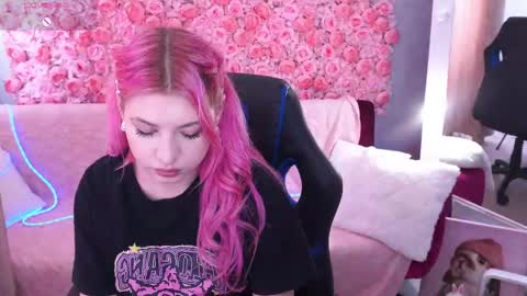 Snapshot of pinkytrix chatting on 05/09/26, 12:43 pinkytrix online show from 05/09/26, 12:43