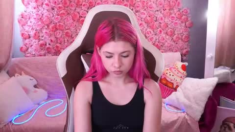 Snapshot of pinkytrix chatting on 05/19/26, 01:17 pinkytrix online show from 05/19/26, 01:17