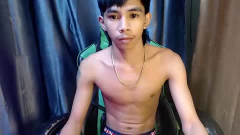 Snapshot of pinoy_oyd69 chatting on 05/10/26, 12:10 pinoy_oyd69 online show from 05/10/26, 12:10