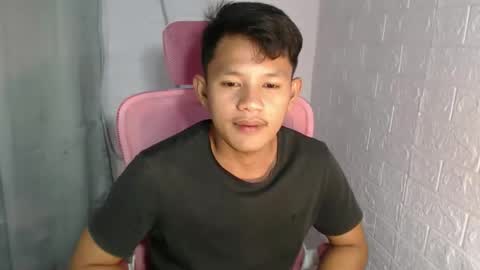 Snapshot of pinoy_palaeutxxx chatting on 04/12/26, 02:44 roy online show from 04/12/26, 02:44