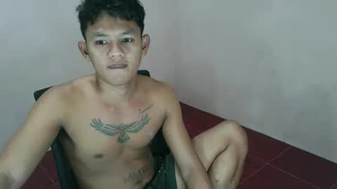 Snapshot of pinoy_palaeutxxx chatting on 04/13/26, 02:44 roy online show from 04/13/26, 02:44