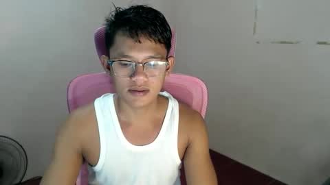 Snapshot of pinoy_palaeutxxx chatting on 04/14/26, 03:18 roy online show from 04/14/26, 03:18