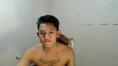 Snapshot of pinoy_palaeutxxx chatting on 04/17/26, 02:20 roy online show from 04/17/26, 02:20