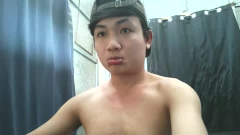 Snapshot of pinoy_petitehugecock chatting on 09/25/25, 06:39 alex online show from 09/25/25, 06:39
