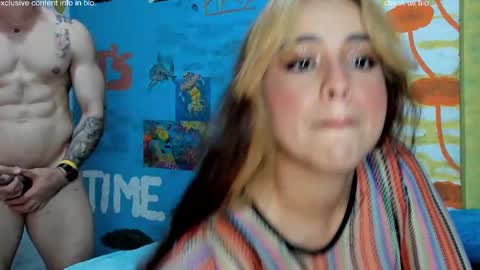 Snapshot of pipeshowtime chatting on 03/03/25, 02:04 VALENTINA y PIPE online show from 03/03/25, 02:04