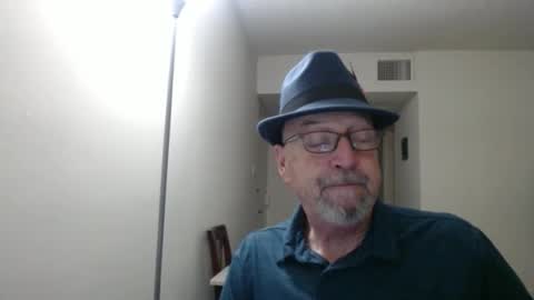 Snapshot of pipewizard chatting on 02/08/25, 12:38 pipewizard online show from 02/08/25, 12:38