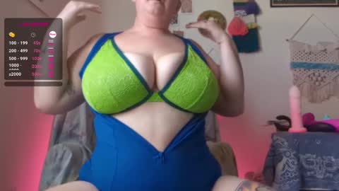 Snapshot of pisces_princess_ chatting on 01/31/25, 09:05 Em online show from 01/31/25, 09:05