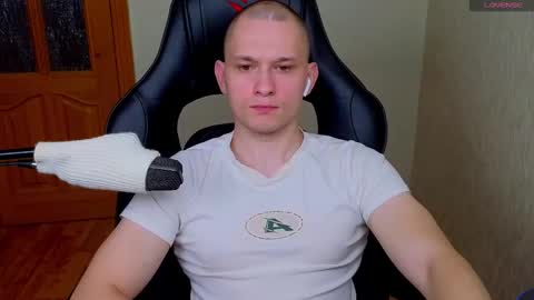 Snapshot of pistonpojizni chatting on 12/31/24, 05:11 STRONGBEAUTY online show from 12/31/24, 05:11