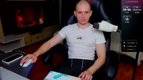 Snapshot of pistonpojizni chatting on 01/25/25, 01:30 STRONGBEAUTY online show from 01/25/25, 01:30