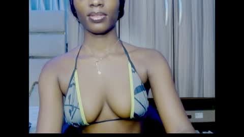 Snapshot of pixie_pulse chatting on 06/23/26, 06:22 Ella online show from 06/23/26, 06:22