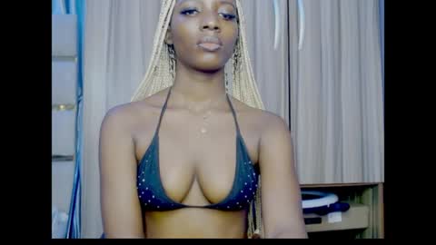 Snapshot of pixie_pulse chatting on 07/04/26, 06:41 Ella online show from 07/04/26, 06:41
