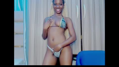 Snapshot of pixie_pulse chatting on 07/20/26, 06:38 Ella online show from 07/20/26, 06:38