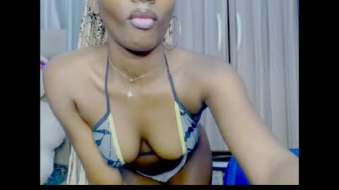 Snapshot of pixie_pulse chatting on 07/25/26, 07:39 Ella online show from 07/25/26, 07:39