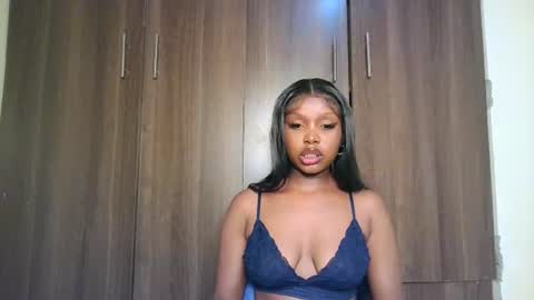 Snapshot of pixie_roman chatting on 06/25/26, 06:23 Majesty online show from 06/25/26, 06:23
