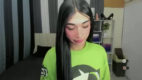 pixiedoll_ online show from 05/17/26, 06:22