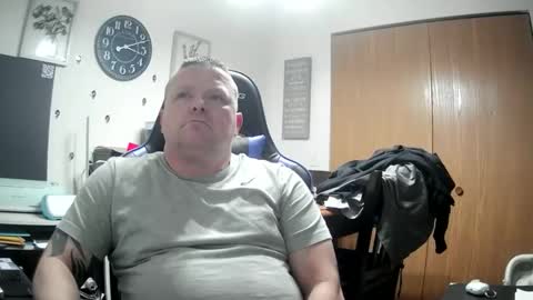 Snapshot of pkgotnos1 chatting on 11/25/25, 08:20 pkgotnos1 online show from 11/25/25, 08:20