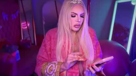 Snapshot of plasticfuckdoll chatting on 01/18/26, 01:09 Dumb bimbo fuck doll online show from 01/18/26, 01:09