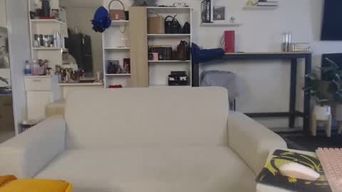 Snapshot of plasticgirll chatting on 12/22/24, 10:17 plasticgirll online show from 12/22/24, 10:17